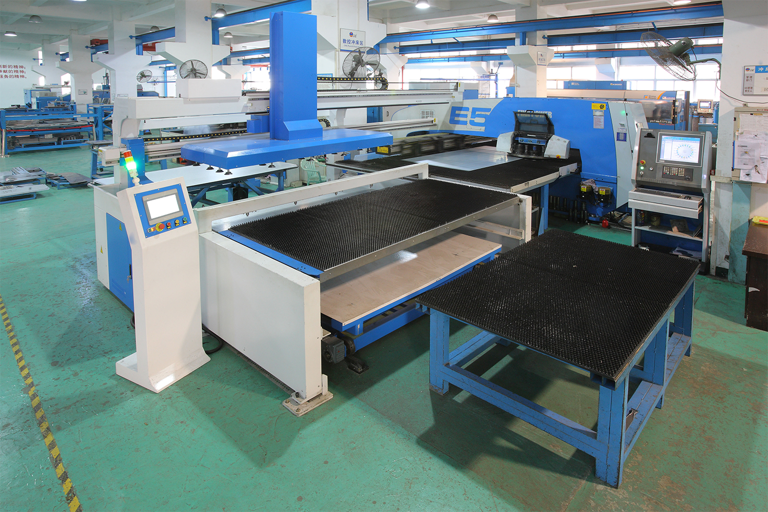 芬兰FINN-POWER E5多工位数控转塔冲床